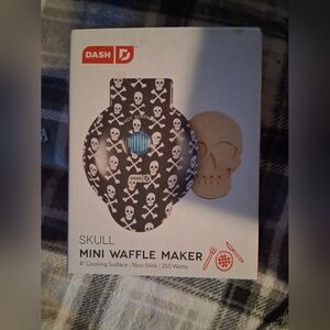 Ash Skull Mini Waffle Maker - Black